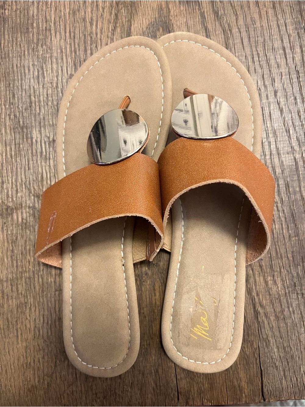 Women's Tan Slide Sandals with Gold Accent size 10